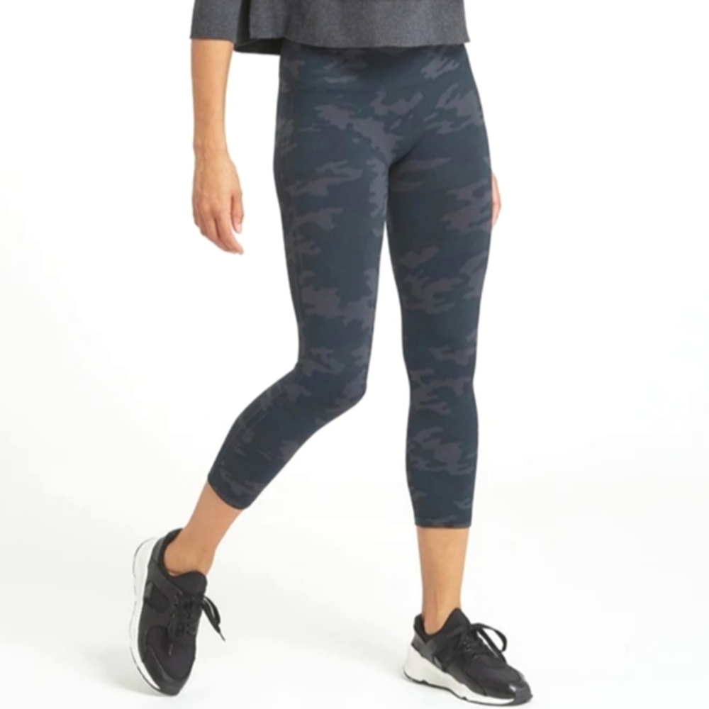 Spanx Look At Me Now Seamless Camouflage Crop High Rise Leggings Shaping Camo M